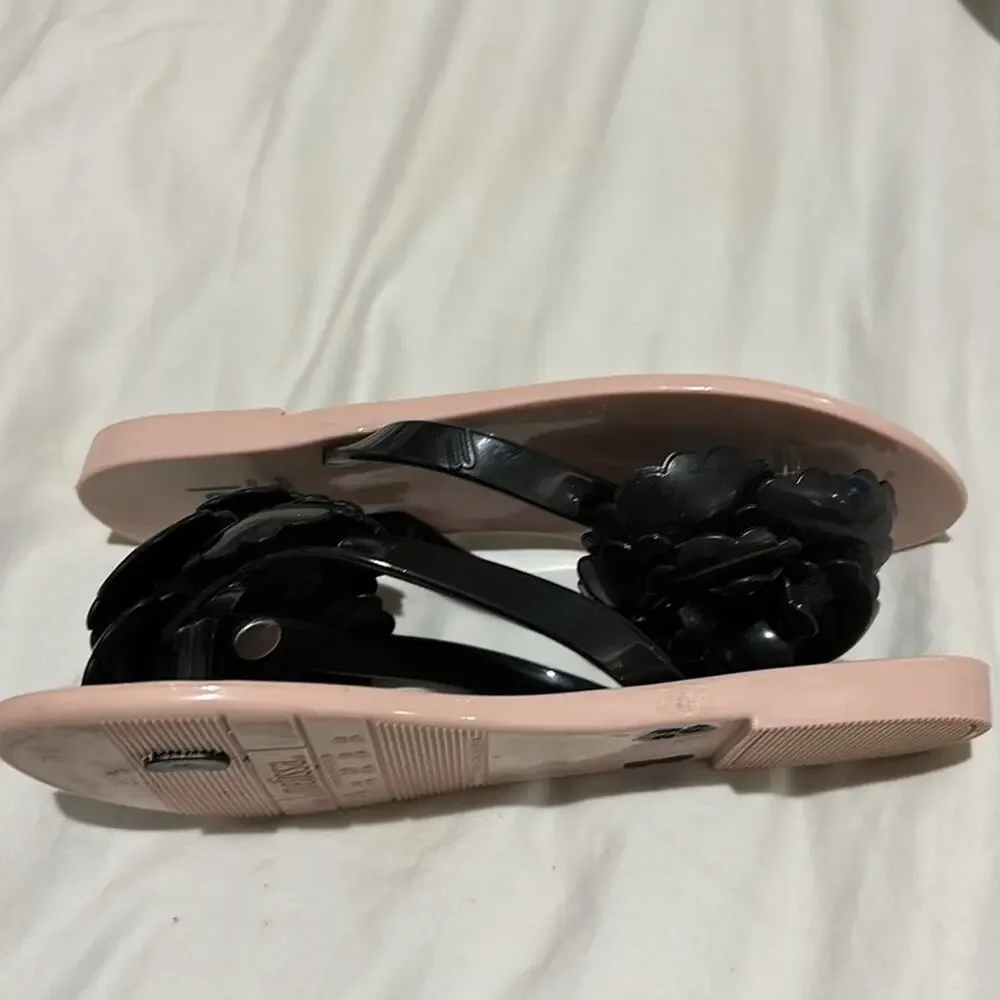 Melissa black flower thong 13 cream soles flip flops euc beach coastal pool
